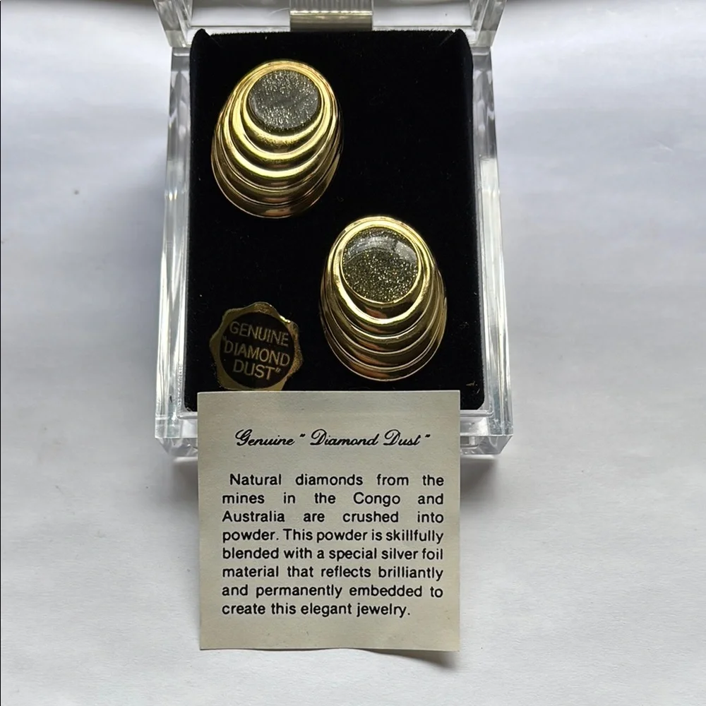 🟥Brand New Oval Stud Earrings With Diamond Dust, Gold Tone